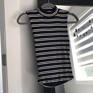 Sleeve less tight top